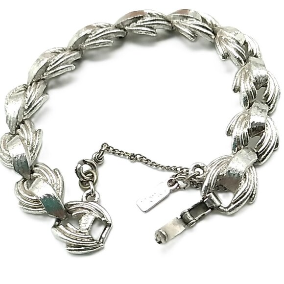 Vintage Monet Silver-Tone Textured Chain Link Bracelet with Safety Chain - Picture 8 of 16